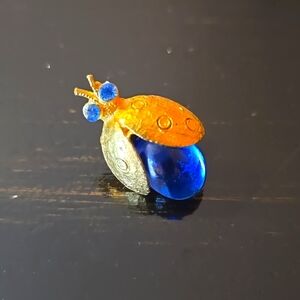 🔸️5/$25🔸️Vintage Blue Beetle Tack Pin